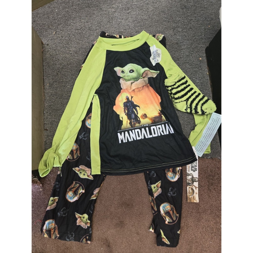 Star Wars Yoda The Child Mandalorian Polyester Pajama Set w/ Socks Small (5/6)